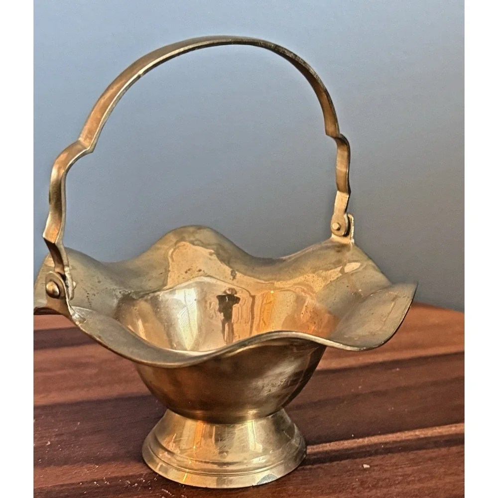 Vintage‎ Brass Pedestal Basket Trinket Candy Scalloped Swing Handle India 7